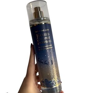 Bath & Body Works frosted coconut snowball